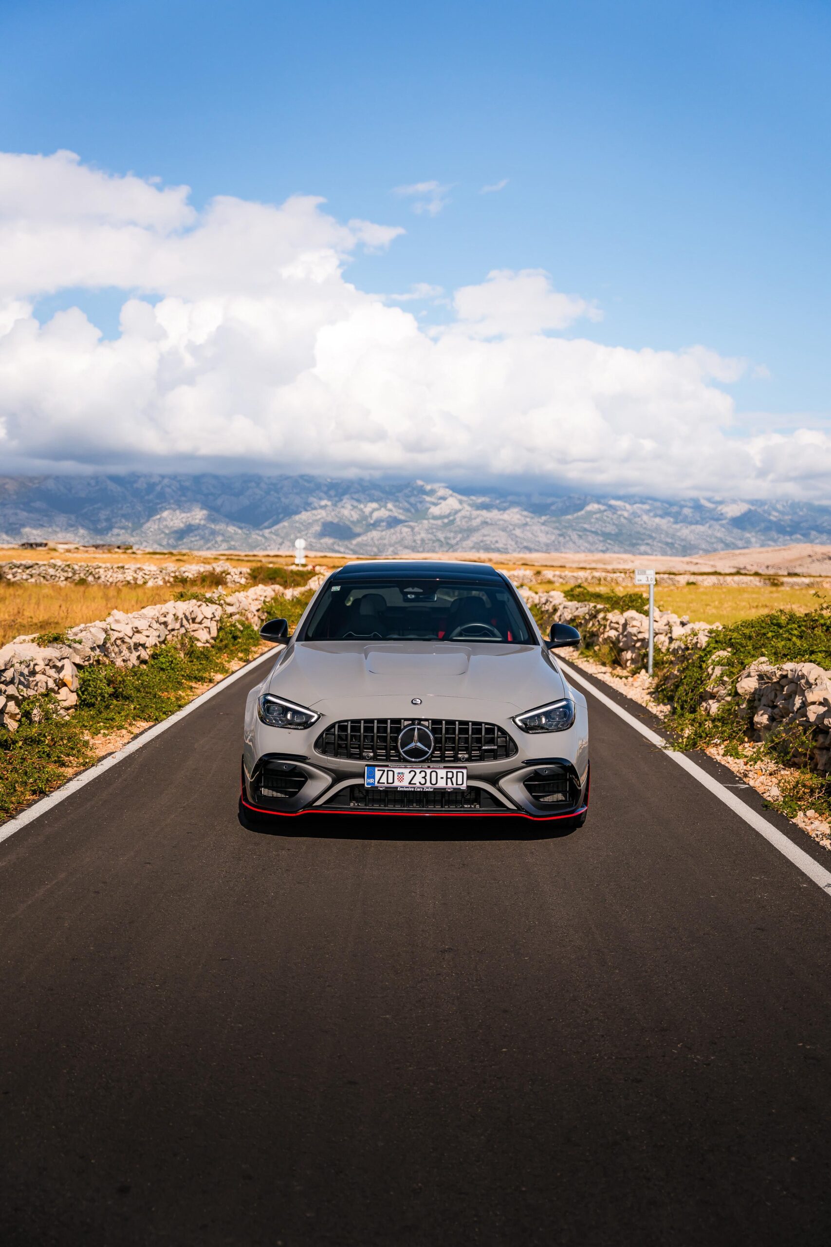 Luksuzni automobil dostupan za prodaju u Exclusive Cars Zadar